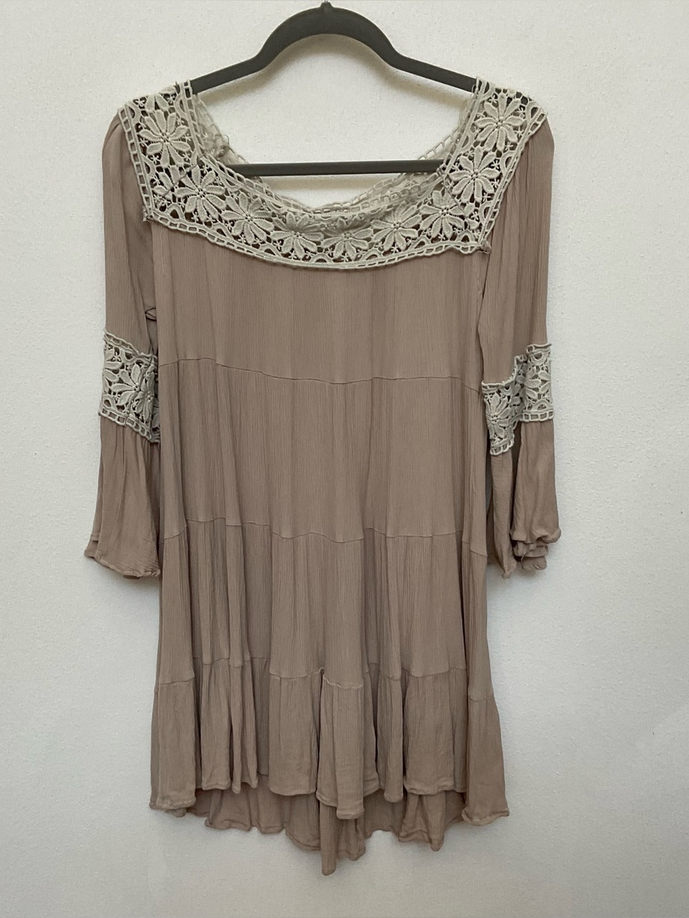 Indigo Soul Blush Pink, Off-White Boho Bell Sleeve Tiered Tunic Top Size Medium